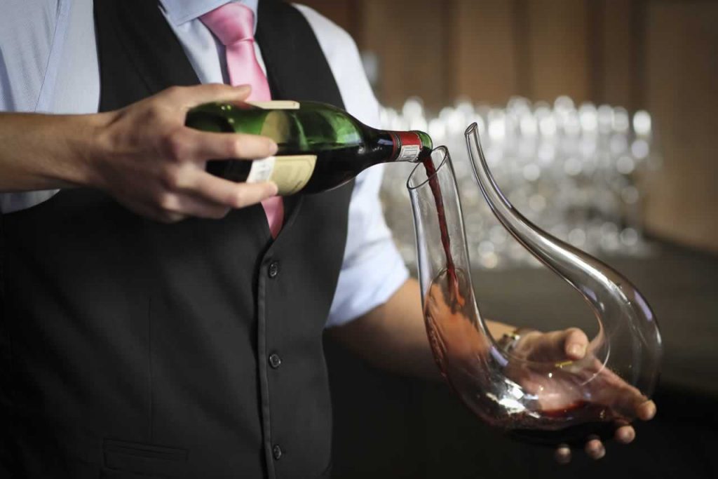 Quy tắc phục vụ rượu vang trong nhà hàng