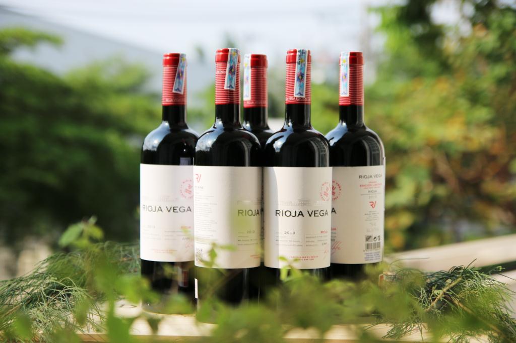 Rượu vang Lucas - Rioja Vega Limited